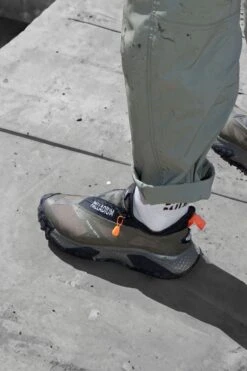 74483-325-M | OFFBOUND WP+ ZIP | OLIVE NIGHT -Stride Vibe Outlet Store 74483 325 original